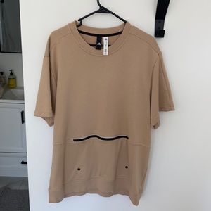 Adidas lifestyle Short Sleeve sweatshirt with technical zip pocket.